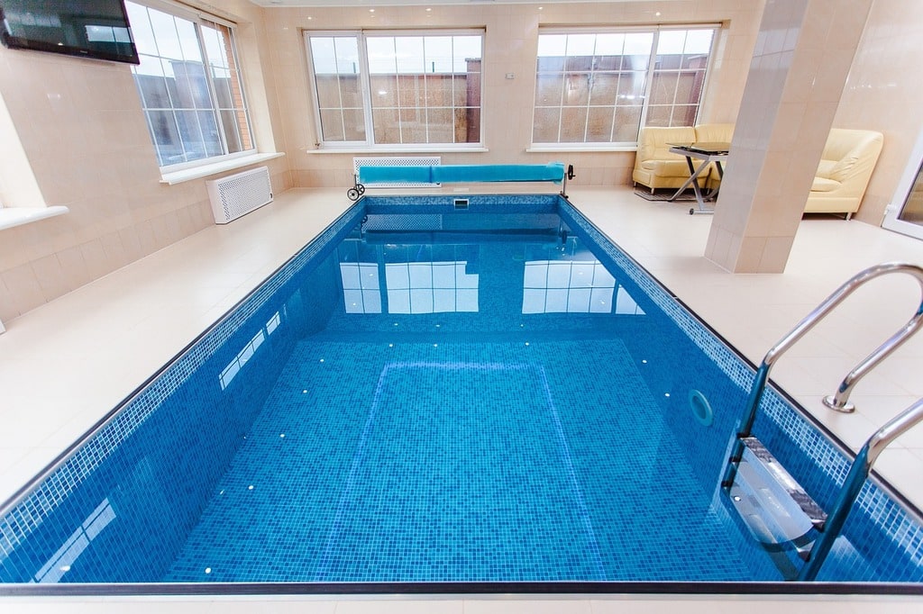 Les avantages d'une piscine à fond progressif pour votre famille