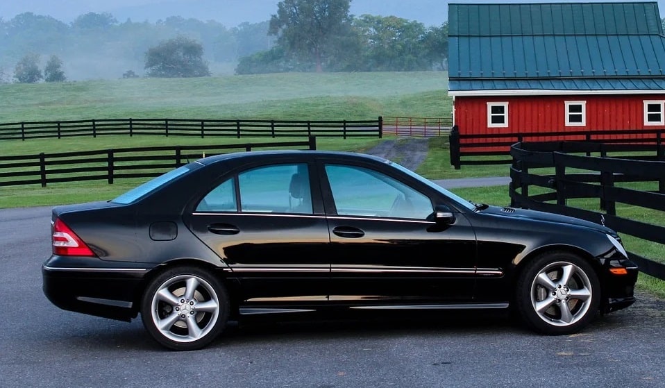 Astuces pour un ciel de toit impeccable dans votre voiture